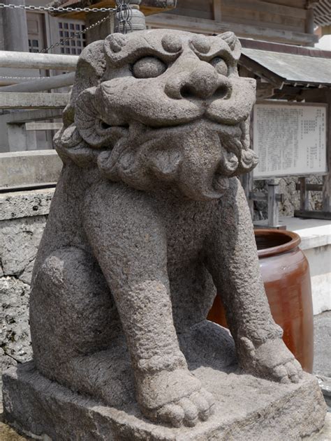 石獅子 左右|【石造獅子等資料紹介】沖縄市内で発見された石垣島。